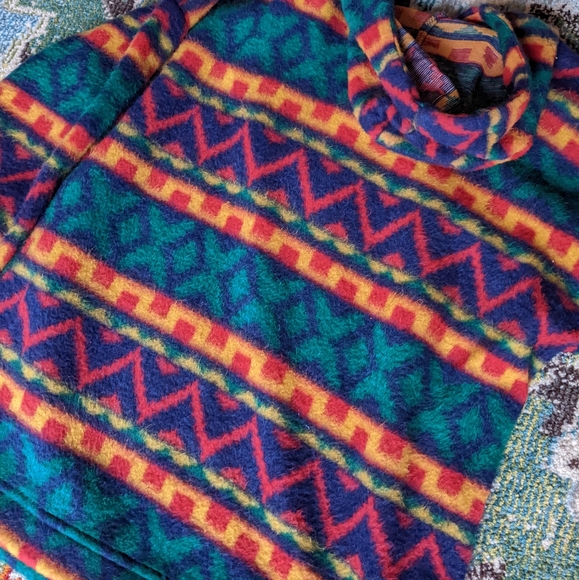 VTG Pullover with Hood - Picture 7 of 11